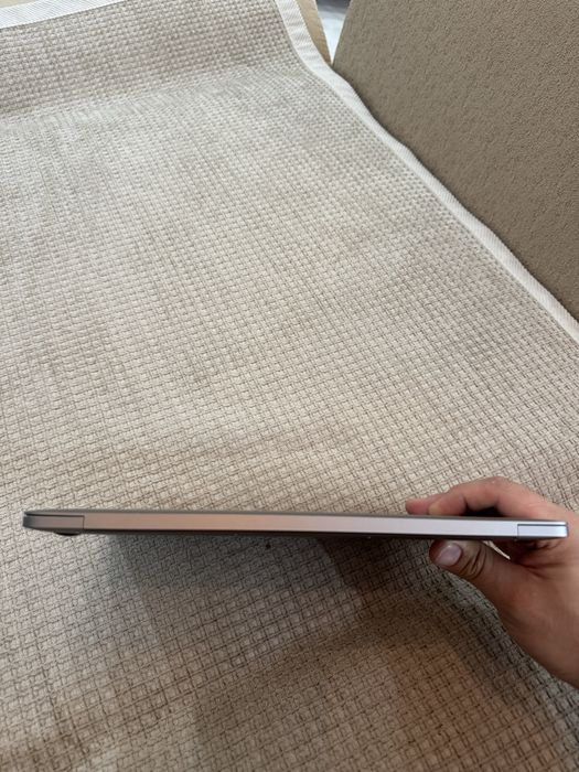 Продам Macbook 12" 2017 в идеальном состоянии