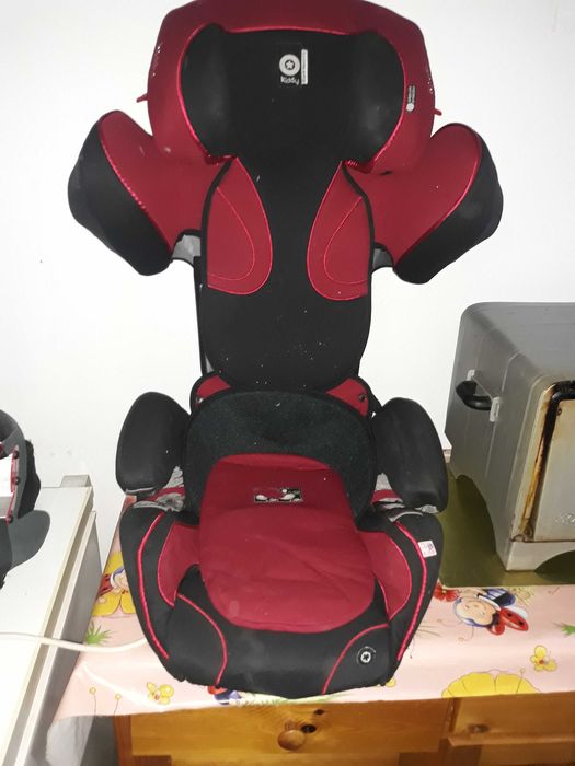 Детско столче за кола с удобна масичка