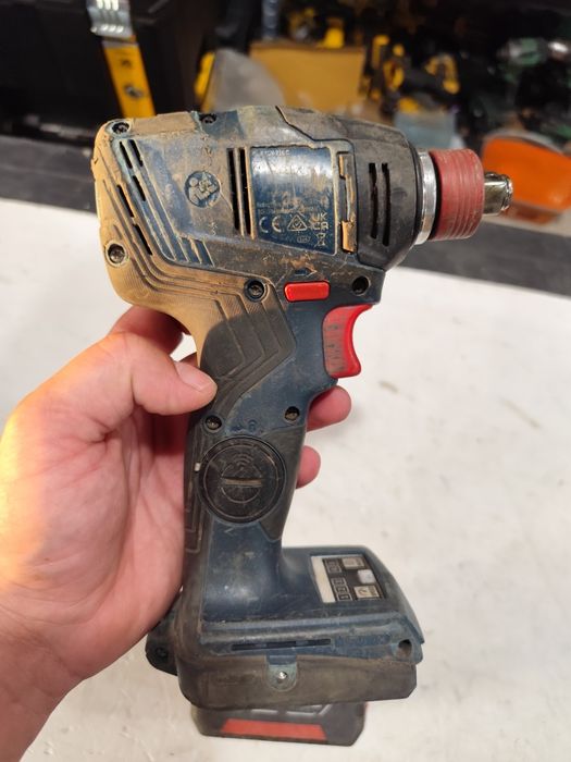 Безчетков акумулаторен гайковерт импакт Бош Bosch GDX 18V-210 C + 3Ah