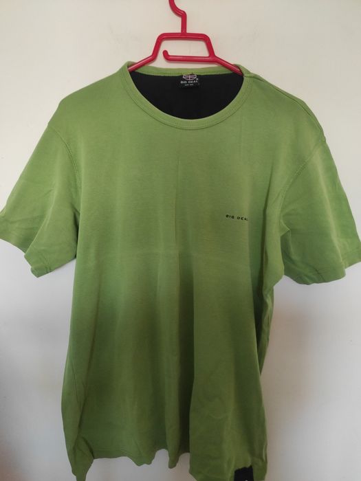 Tricouri diferite mărimi, diferite modele