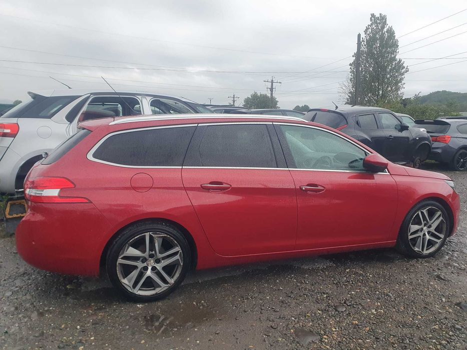 Dezmembrez Peugeot 308 1.6D 2014