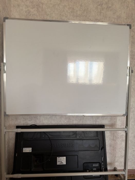 Двусторонняя доска 2 в 1 на колёсах 120×60 см