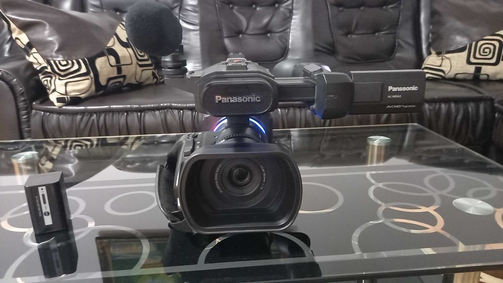 Panasonic mdh2 full hd  + geanta si doua carduri 64 gb si doua baterii