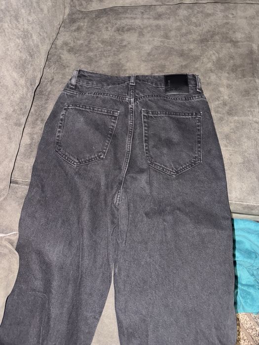 Дънки и кожен клин