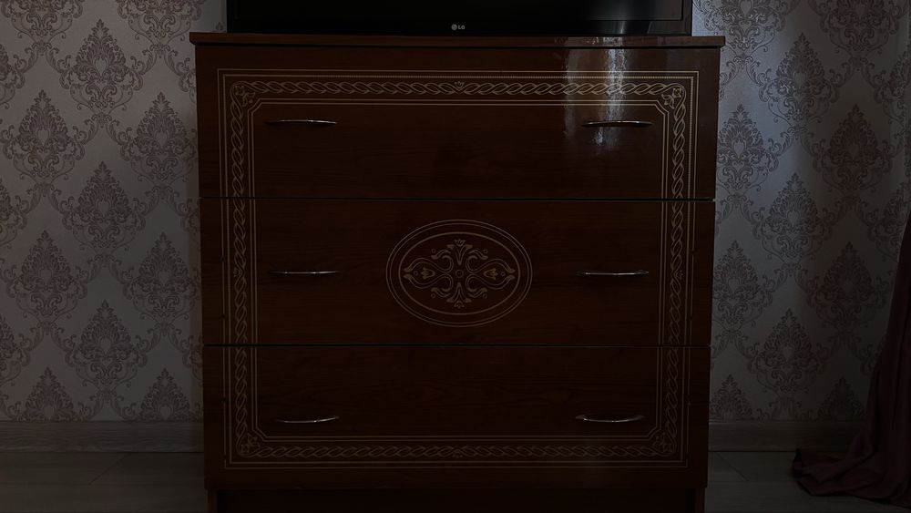 Тумбочка деревянная