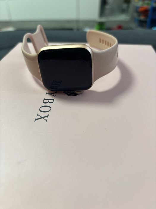 Смарт часовник Apple Watch 6, 40 mm, 92% батерия + допълнителни каишки