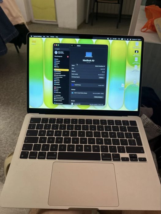 MacBook Air M2(2022) 16GB RAM 256GB Stocare