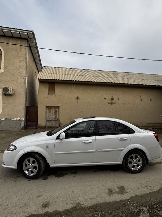 Gentra avtomat sotiladi