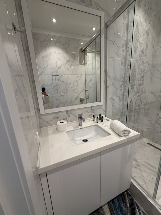 Душ кабина, умывальник