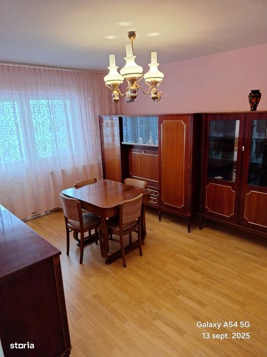 Fagaras,vand ap.3 camere etaj 1