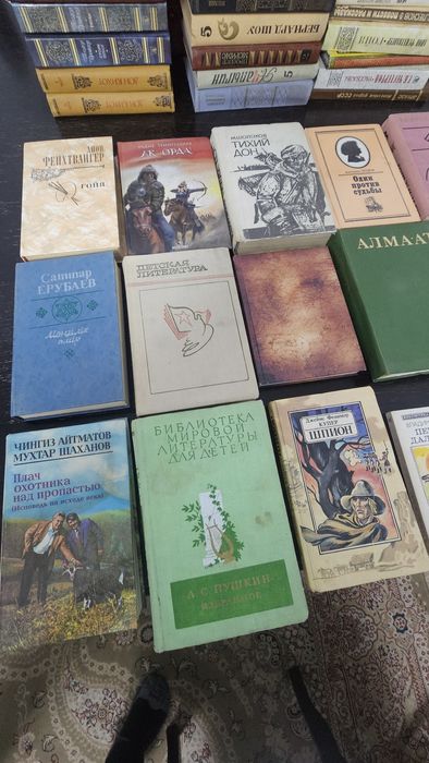 Книги разных жанров.