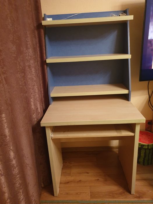 Продам стол для компьютера