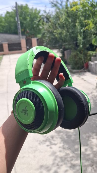 Vând căști Razer într-o stare foarte bună.