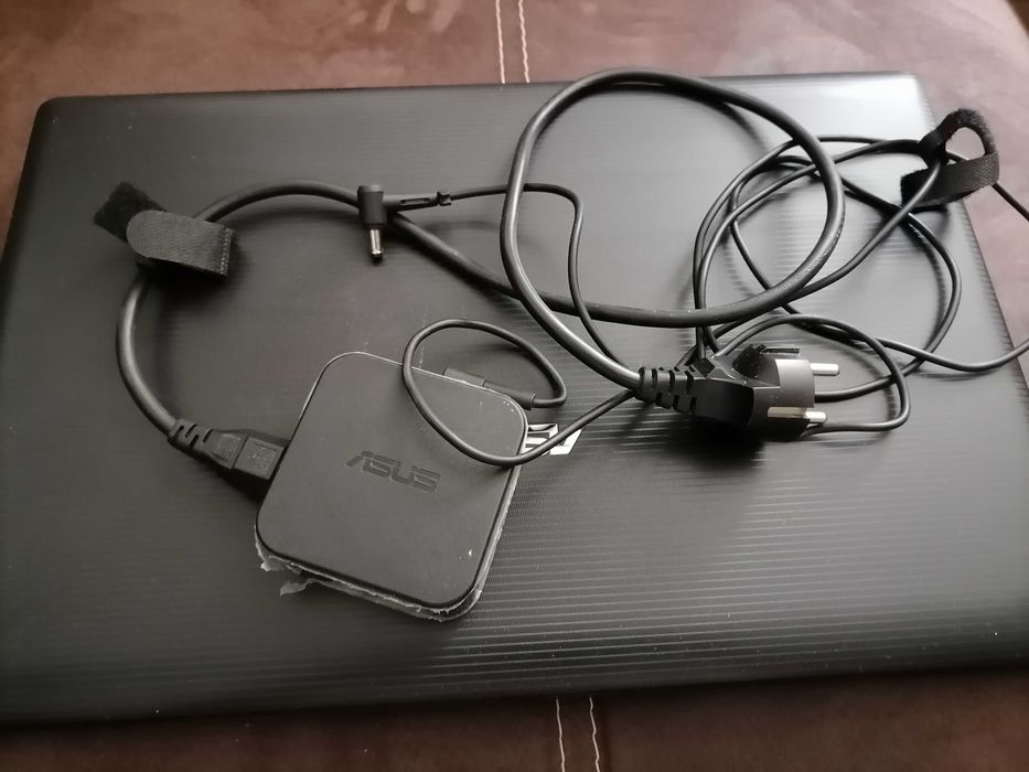 Лаптоп Asus r704a-ty216h