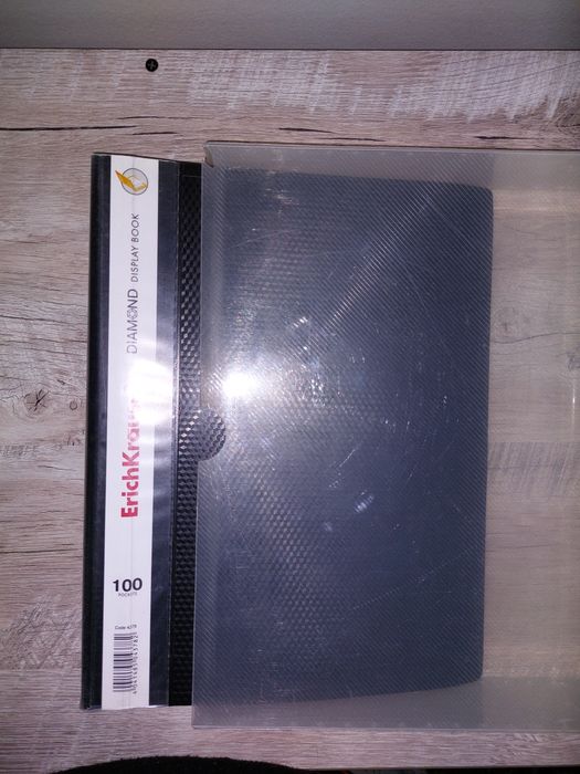 Файловые папки в футляре.