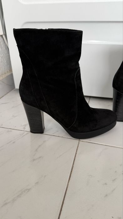 Боти, естесвен велур, номер 39, носени