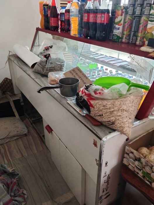 Vitrina xoladelnik sotilad