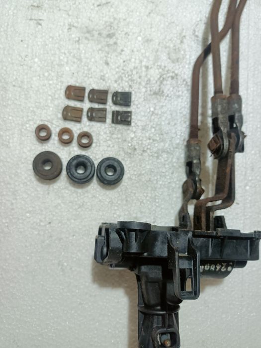 Крепежи за Мерцедес 124