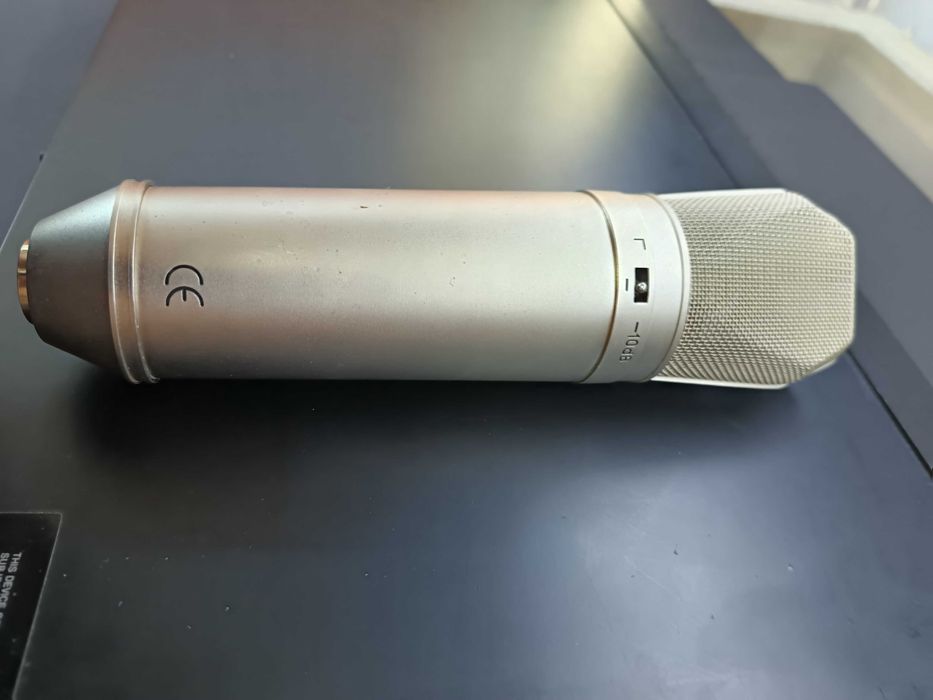 Студийна аудио карта TASCAM US-1800 с фантомно захранване