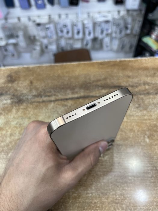 iPhone XR в корпусе iPhone 16 Pro