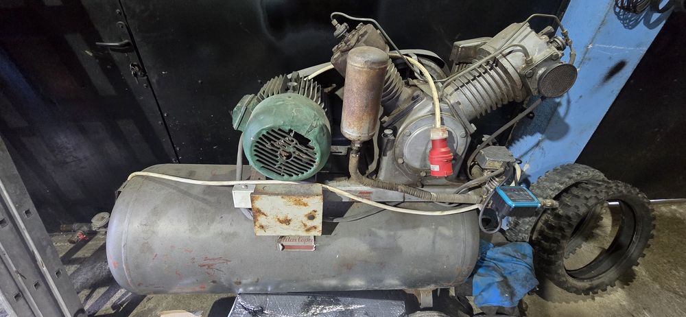 Compresor aer trifazic 7000 lei