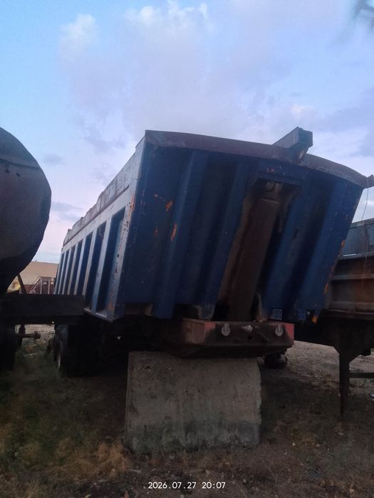 Полуприцеп DAF на ходу