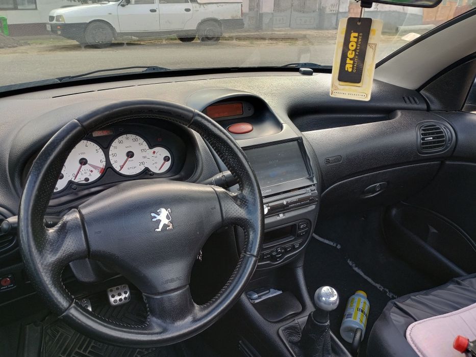 Vând Peugeot 206 cabrio benzină
