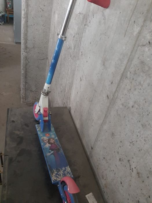 Trotineta copii si casca de protecție