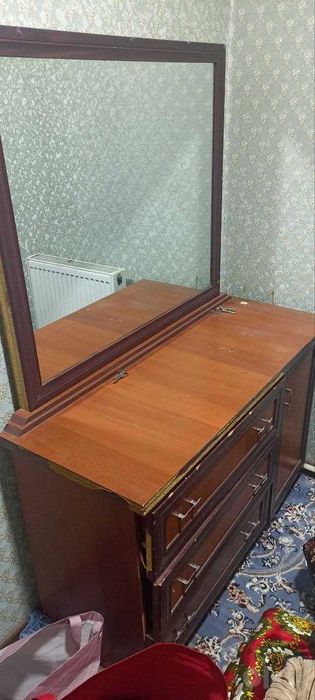 Eski mebel sotiladi