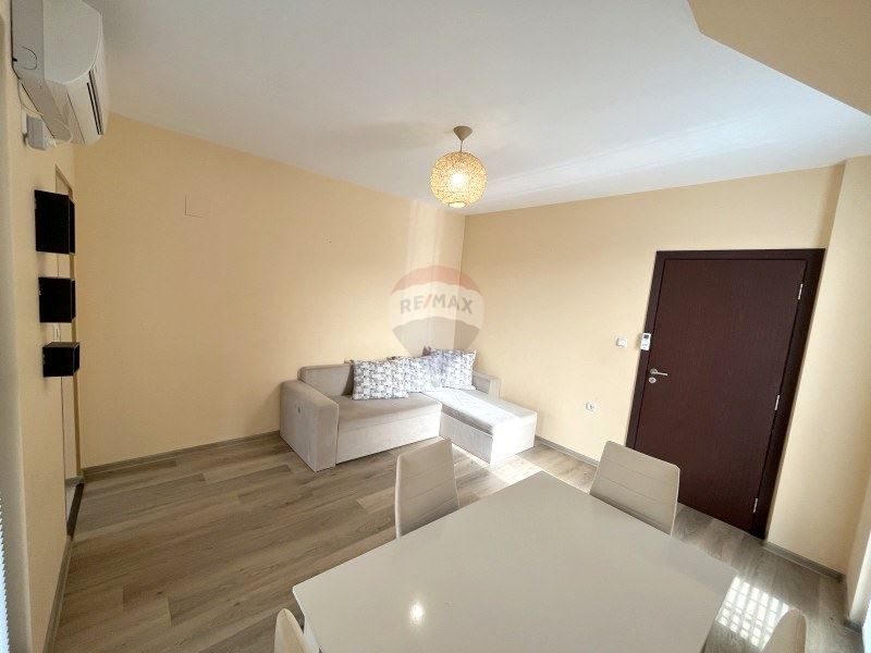 Продава се Тристаен апартамент в Свищов - 133 кв.м за 587 €/кв.м - Снимка #6