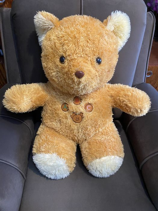 Мягкие игрушки разные.