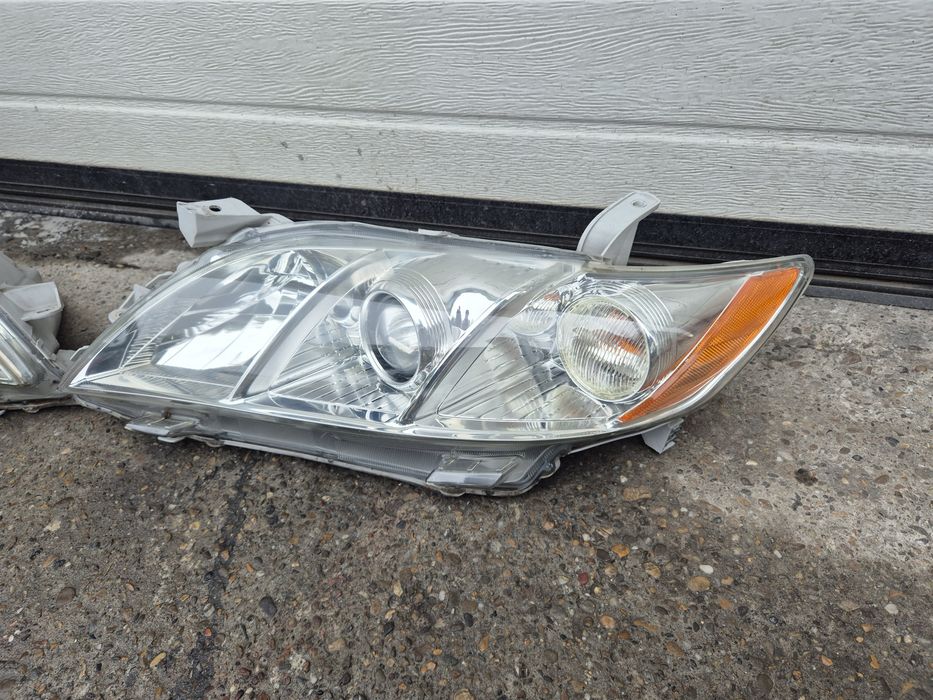 Faruri Toyota Camry. 2006-2009. Volan stinga. Preț bucata.