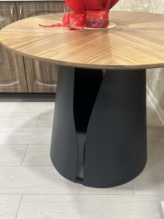 Стол круглый новый