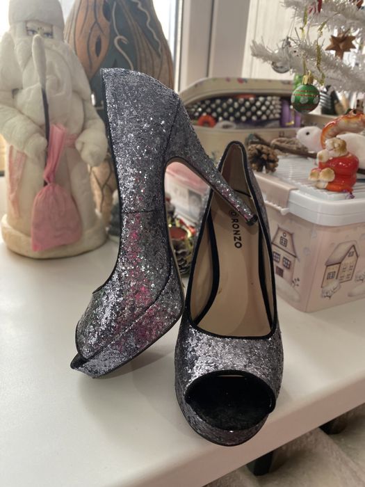 Туфли новые нарядные