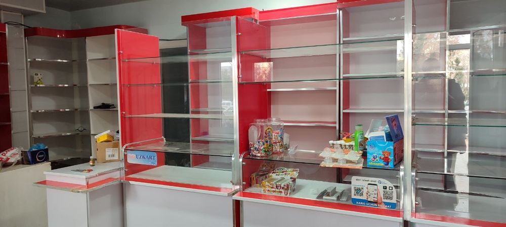 Мебель ва аптека учун витриналар сотилади