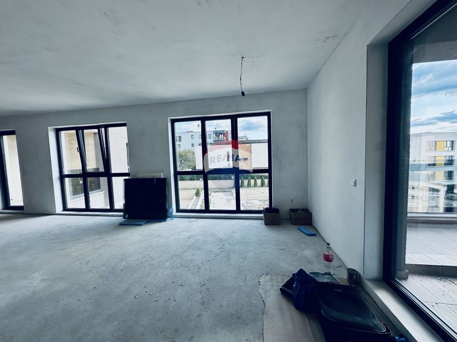 Продава се Тристаен апартамент в Варна, Бриз - 150 кв.м за 2160 €/кв.м - Снимка #5