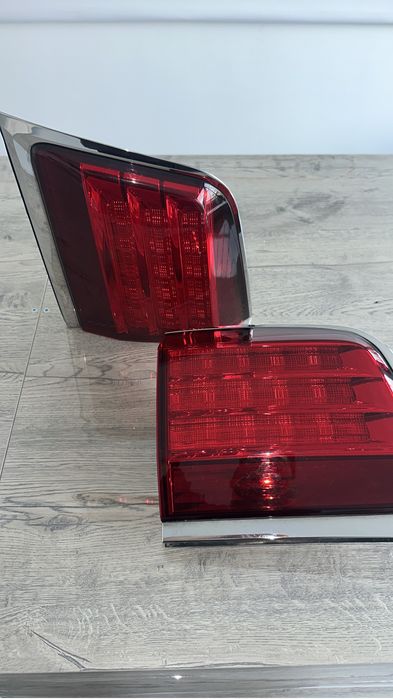 Задние фонари на Lexus LX 570