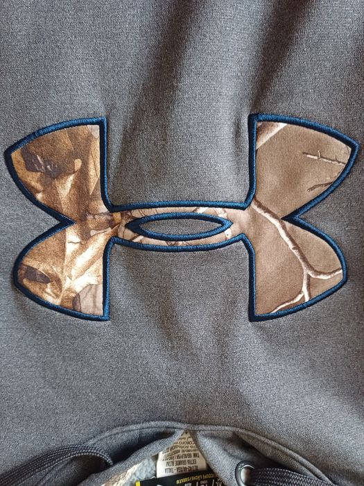 Продавам суитчер UNDER ARMOUR