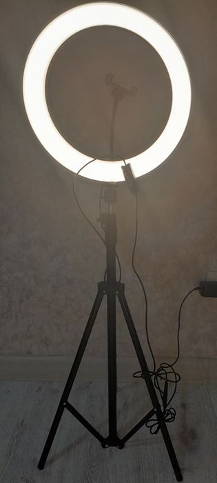 кольцевая лампа тринога