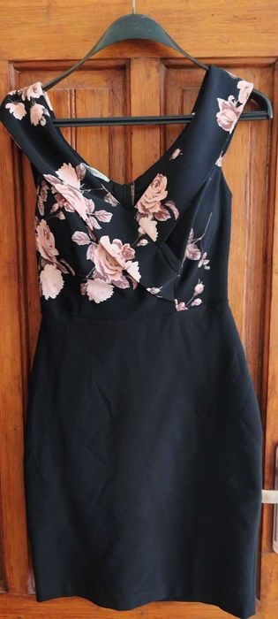 Елегантна черна рокля