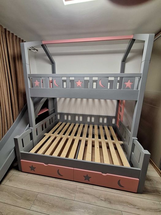 TRANSPORT GRATUIT.Pat etajat din lemn masiv.Cod 4007