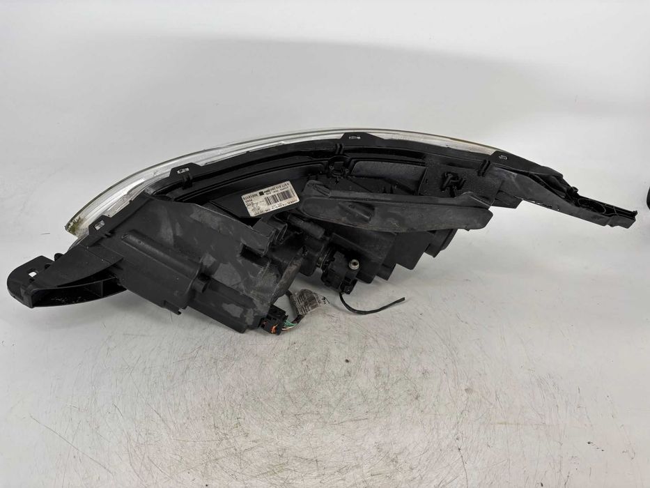 Far stanga/dreapta Peugoet 2008 an 2014