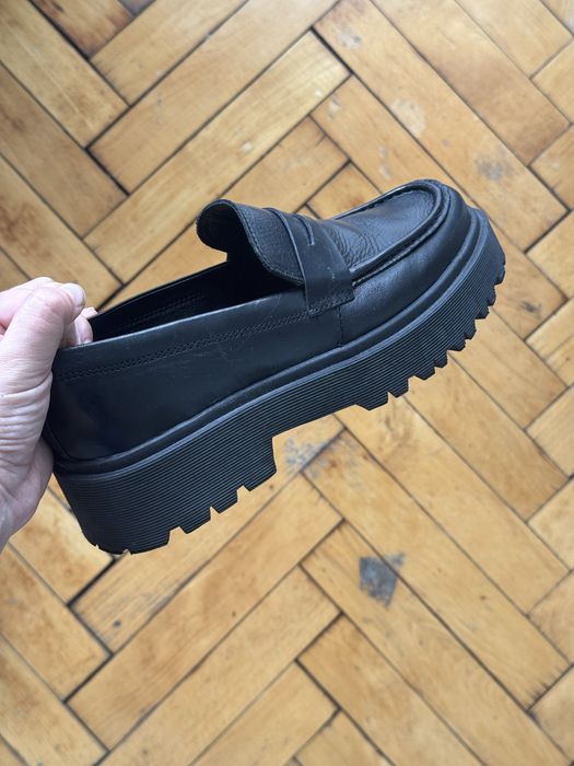 Черни лоуфъри от естествена кожа Lasocki 39