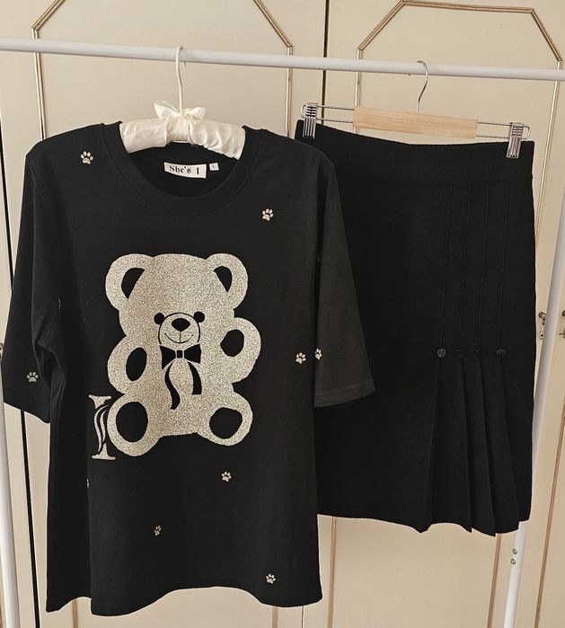 Тениски в бяло и черно