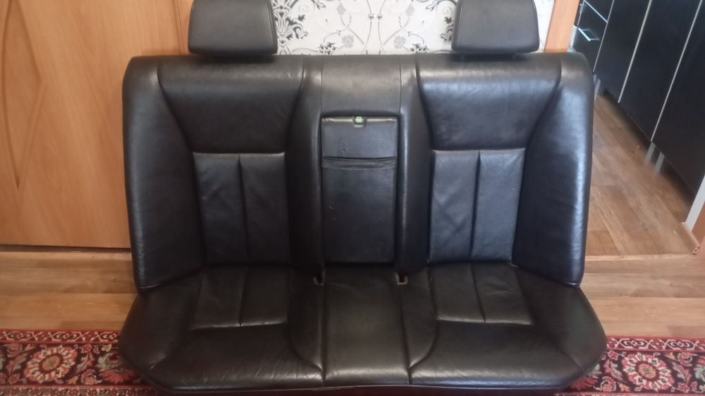 Продам кожанные сидения Мерседес 210
