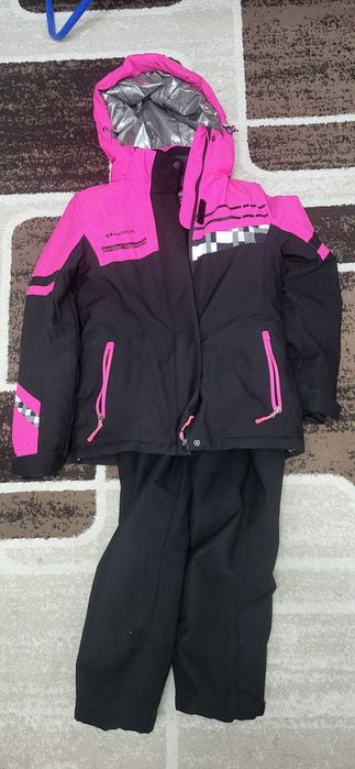 Продам горнолыжный костюм на девочку