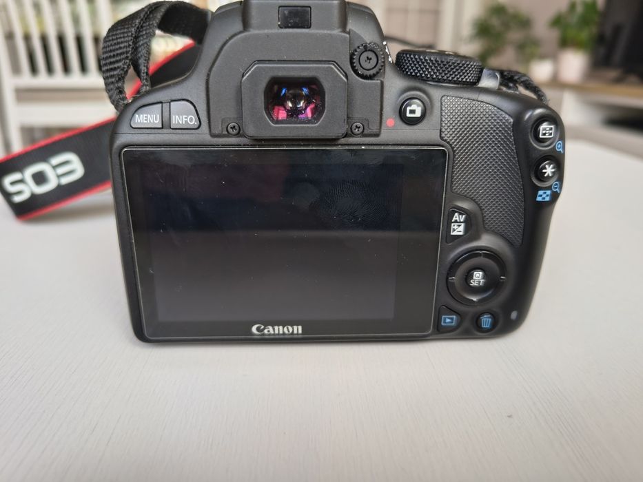 Canon DSLR EOS 100d фотоапарат