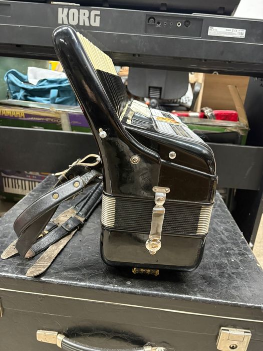 Acordeon italian Marinucci cu 80 de basi