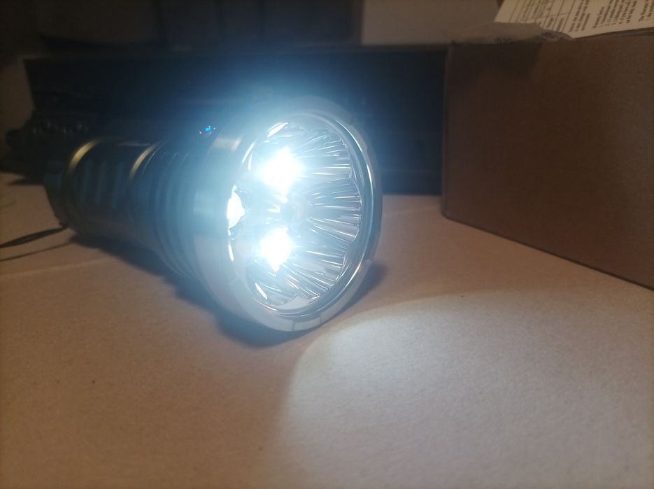 Тактическо EDC фенерче Astrolux