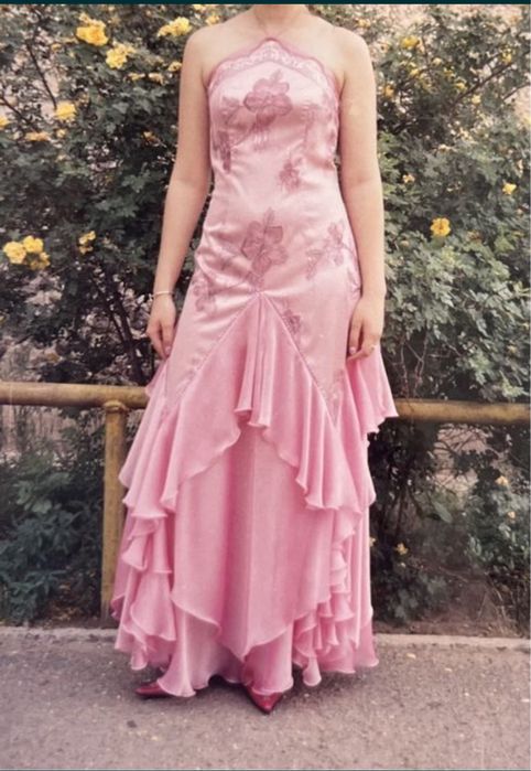 Платья вечерние разные